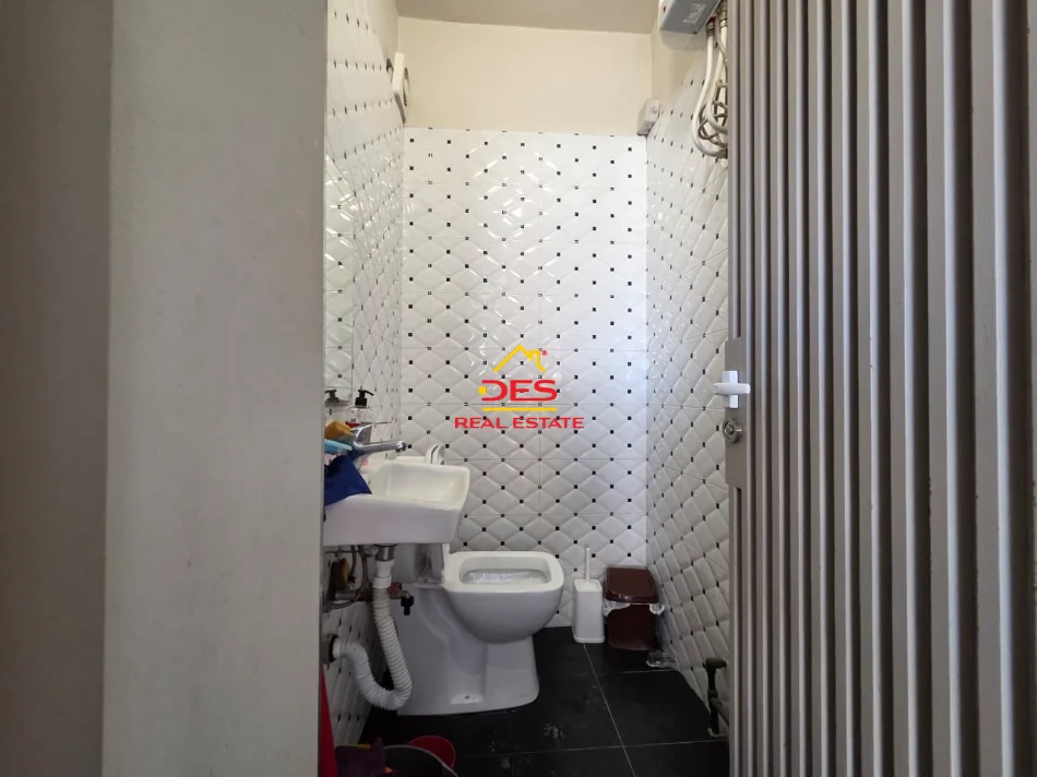 Vlore, shitet bar-kafe Kati 0, 28 m² 150.000 € (Rruga Ate Kristo Negovani)