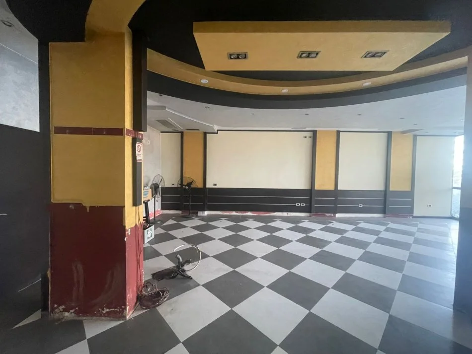 Tirane, jepet me qera ambjent biznesi Kati 2, 700 € 