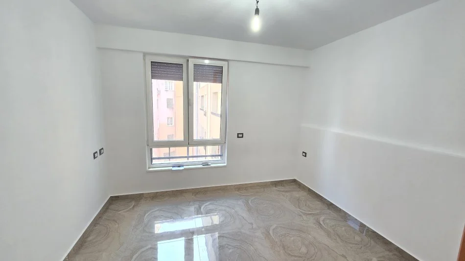 Tirane, jepet me qera zyre Kati 6, 90 m² 1.000 € (Myslym Shyri)