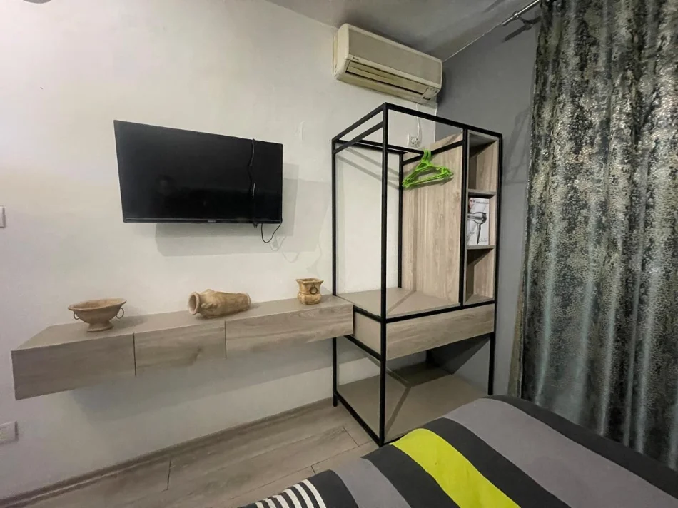 Tirane, jepet me qera apartament 1+1 Kati 0, 31 m² 500 € (Rruga muhamet gjollesha)
