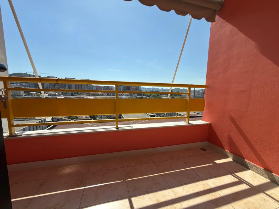Tirane, shitet apartament 2+1+Ballkon Kati 7, 101 m² 252.000 € (Pallati me Shigjeta)