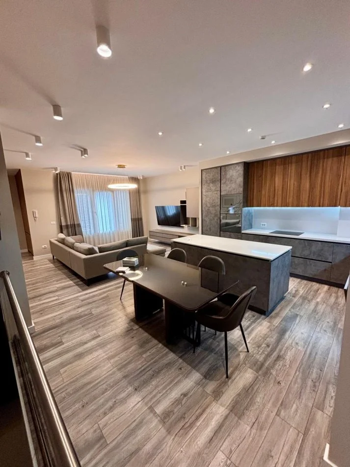 Tirane, jepet me qera Vile 2 Katshe Kati 0, 245 m² 3.000 € (Elysium Residence)