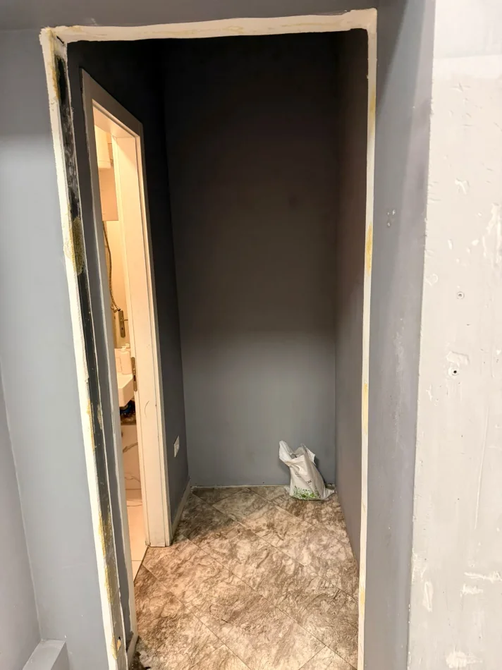 Tirane, jepet me qera dyqan Kati 0, 80 m² 6.100 € (21 Dhjetori)