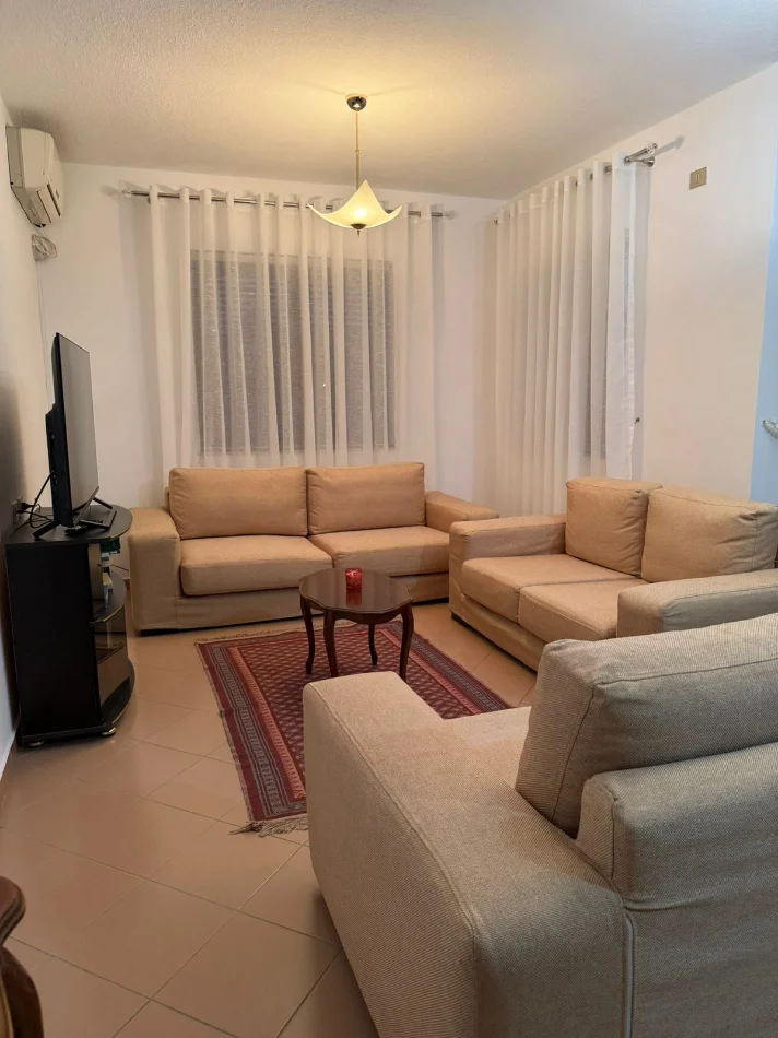 Tirane, jepet me qera apartament 2+1 Kati 7, 92 m² 700 € 