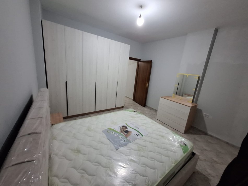 Tirane, jepet me qera apartament 1+1 Kati 3, 65 m² 350 € (Ali Shefqeti)