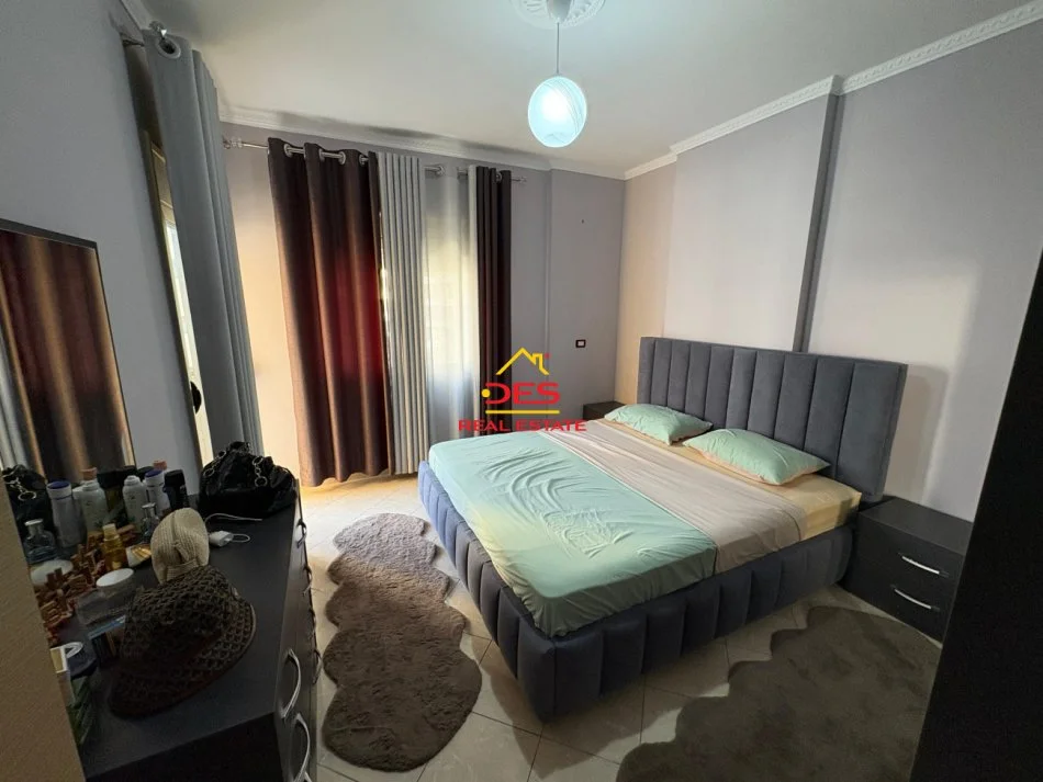 Vlore, jepet me qera apartament 1+1+Ballkon Kati 3, 70 m² 350 € (Rruga Murat Tërbaçi)