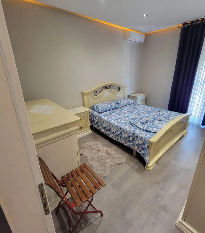 Tirane, jepet me qera apartament 2+1 Kati 5, 111 m² 800 € 