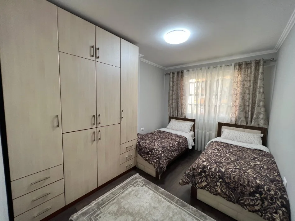 Tirane, jepet me qera apartament 2+1 Kati 4, 97 m² 1.000 € (Selvia)