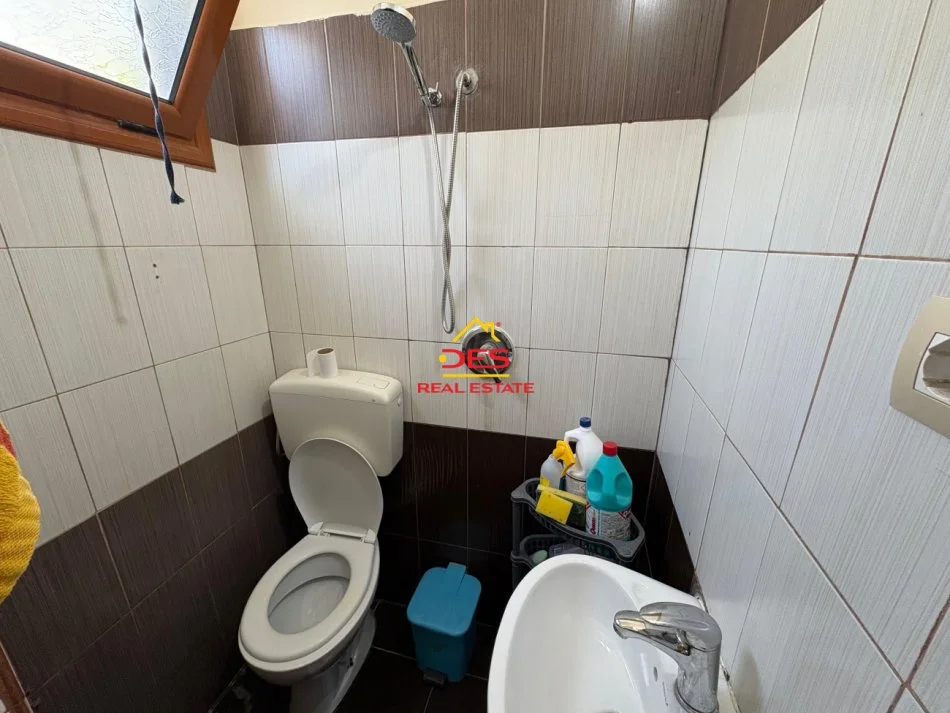 Vlore, jepet me qera shtepi 1+1+Ballkon Kati 0, 70 m² 200 € (Rruga Hysen Begasi)