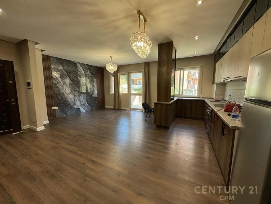 Tirane, shes apartament 2+1 Kati 2, 121 m² 210.000 € (Kopshtit Botanik)