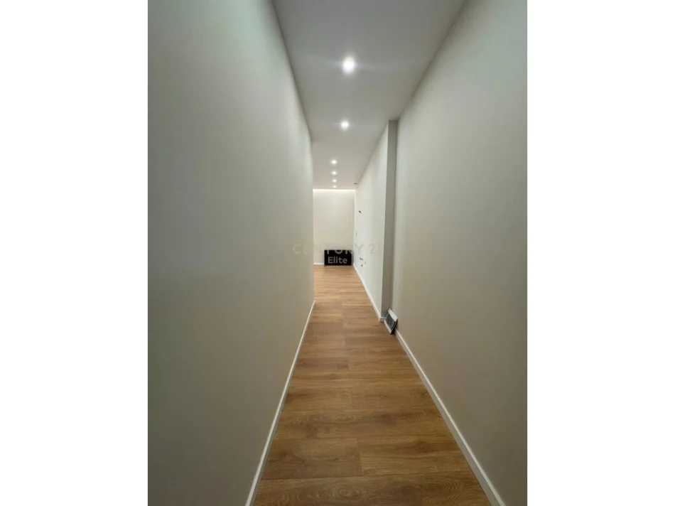 Tirane, shes apartament 1+1 Kati 3, 44 m² 138.800 € (Komuna e Parisit)