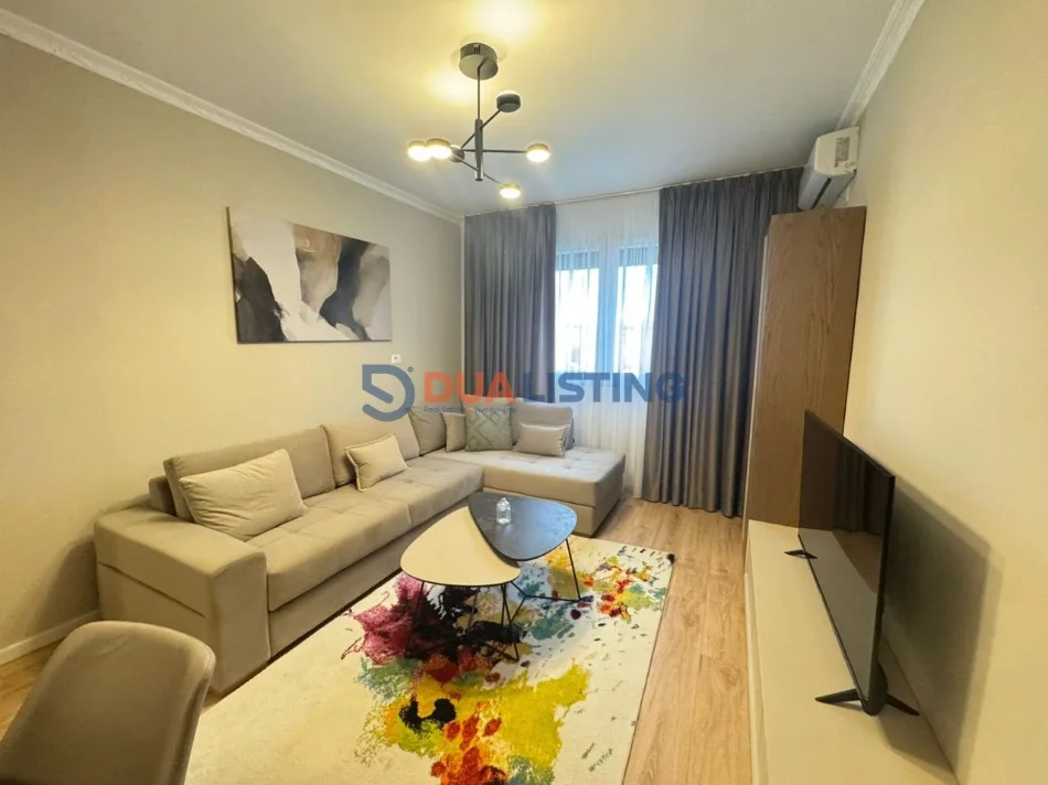 Tirane, jepet me qera apartament 1+1 , 700 € 