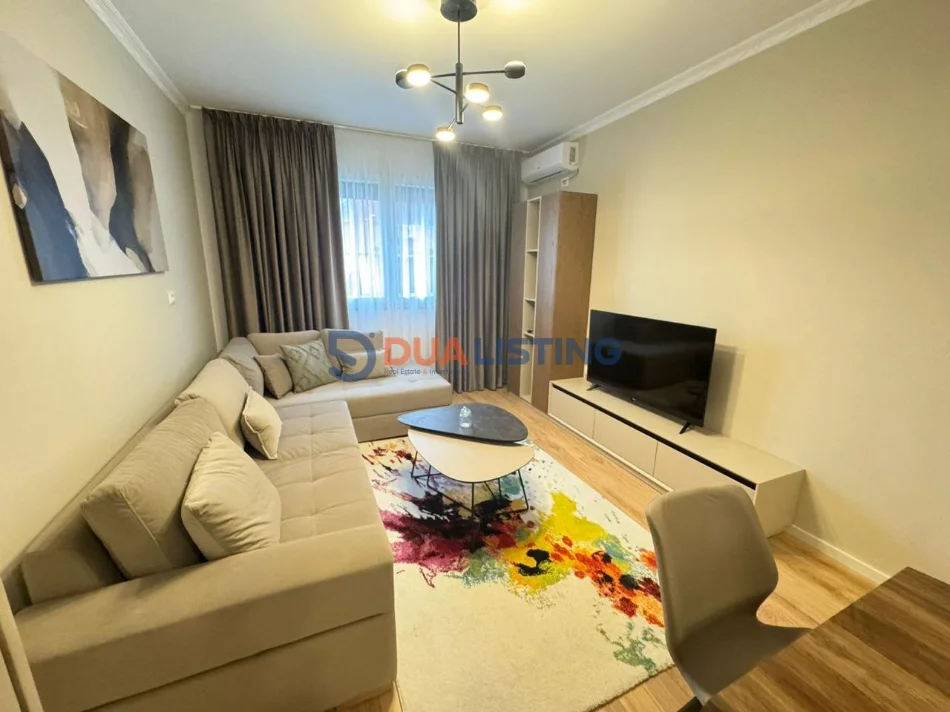 Tirane, jepet me qera apartament 1+1 , 700 € 