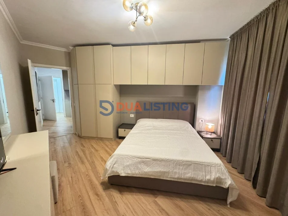 Tirane, jepet me qera apartament 1+1 , 700 € 