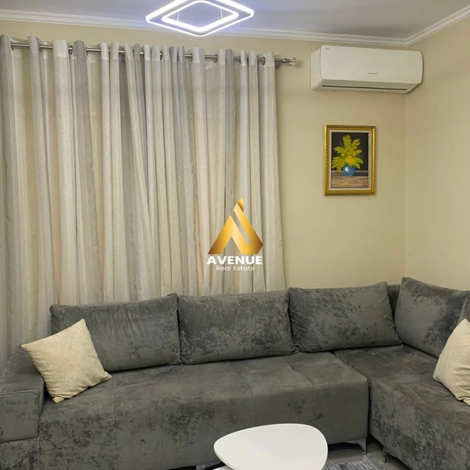 Tirane, jepet me qera Vile 1+1 Kati 3, 65 m² 400 € (Rruga Andon Mazreku)