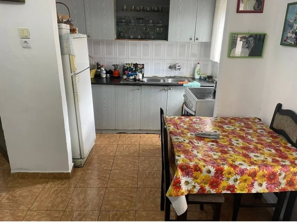 Tirane, shitet apartament 1+1+Ballkon Kati 5, 59 m² 75.000 € (Laprake)
