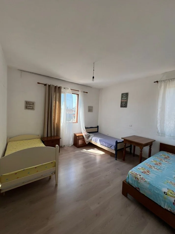 Tirane, jepet me qera apartament 1+1+Ballkon Kati 2, 60 m² 300 €