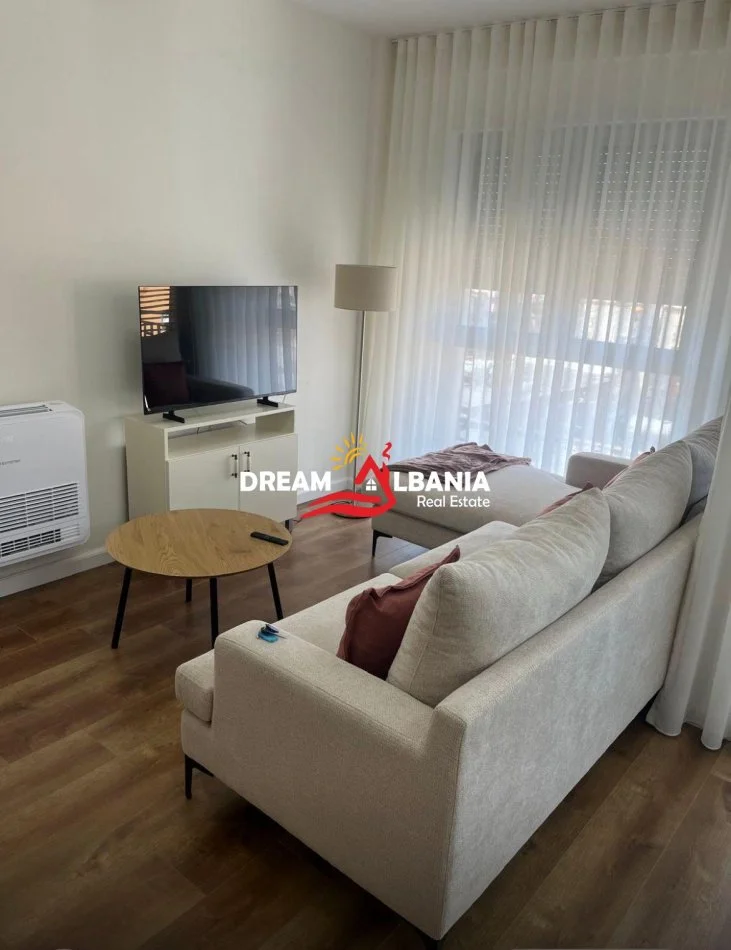 Tirane, jepet me qera apartament 1+1 , 65 m² 650 € (Shkolla e Kuqe)
