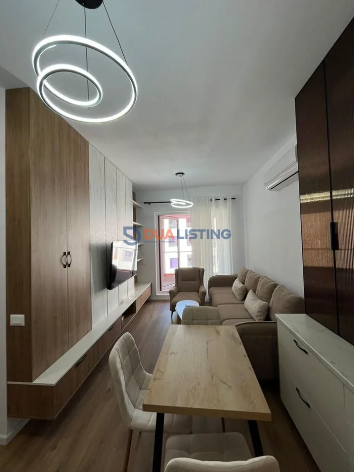 Tirane, jepet me qera apartament 1+1 , 450 € (Kompleksi Kadiu)