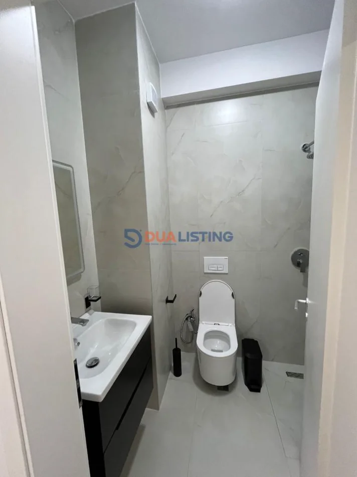 Tirane, jepet me qera apartament 1+1 , 450 € (Kompleksi Kadiu)