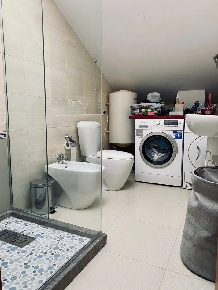 Tirane, jepet me qera Vile 4+1 Kati 3, 180 m² 1.200 € (Rruga Hermann Gmeiner)