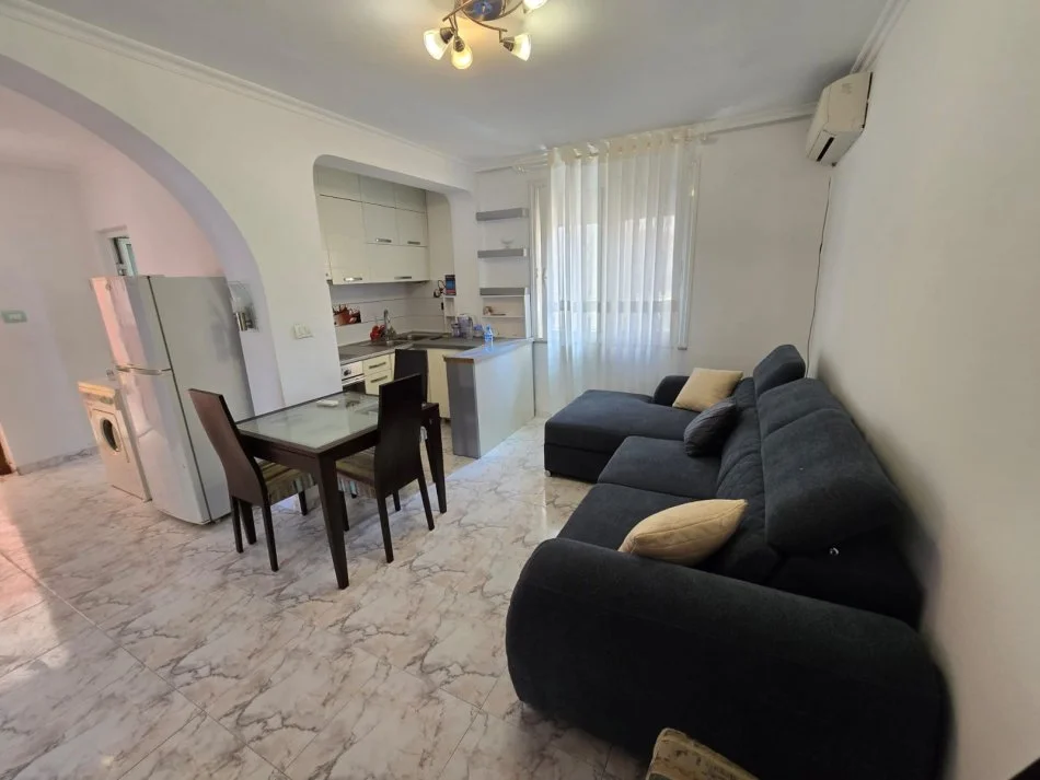 Tirane, shitet apartament 1+1 Kati 3, 50 m² 88.000 € (Rruga Hoxha Tahsim)