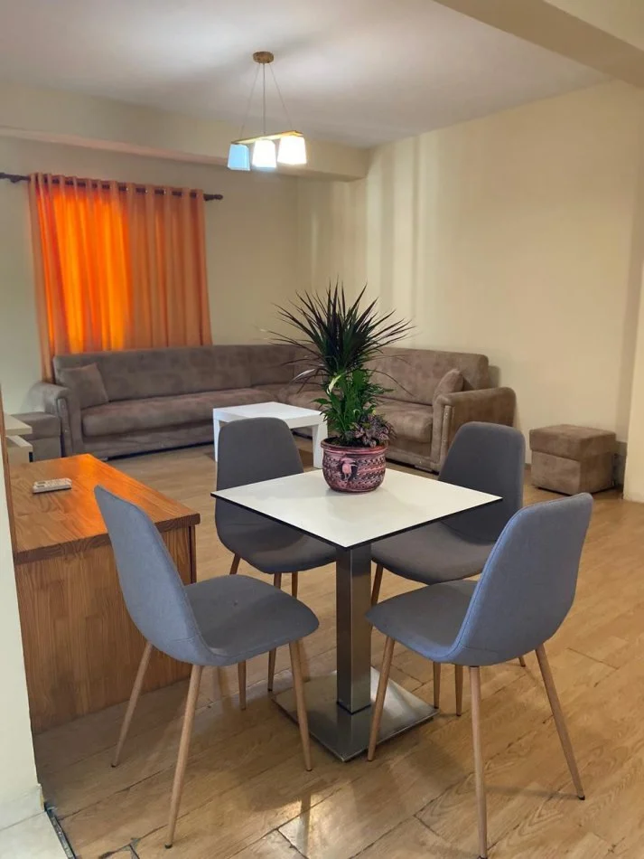Tirane, jepet me qera apartament 1+1+Ballkon Kati 1, 60 m² 600 € (Rruga e Elbasanit)