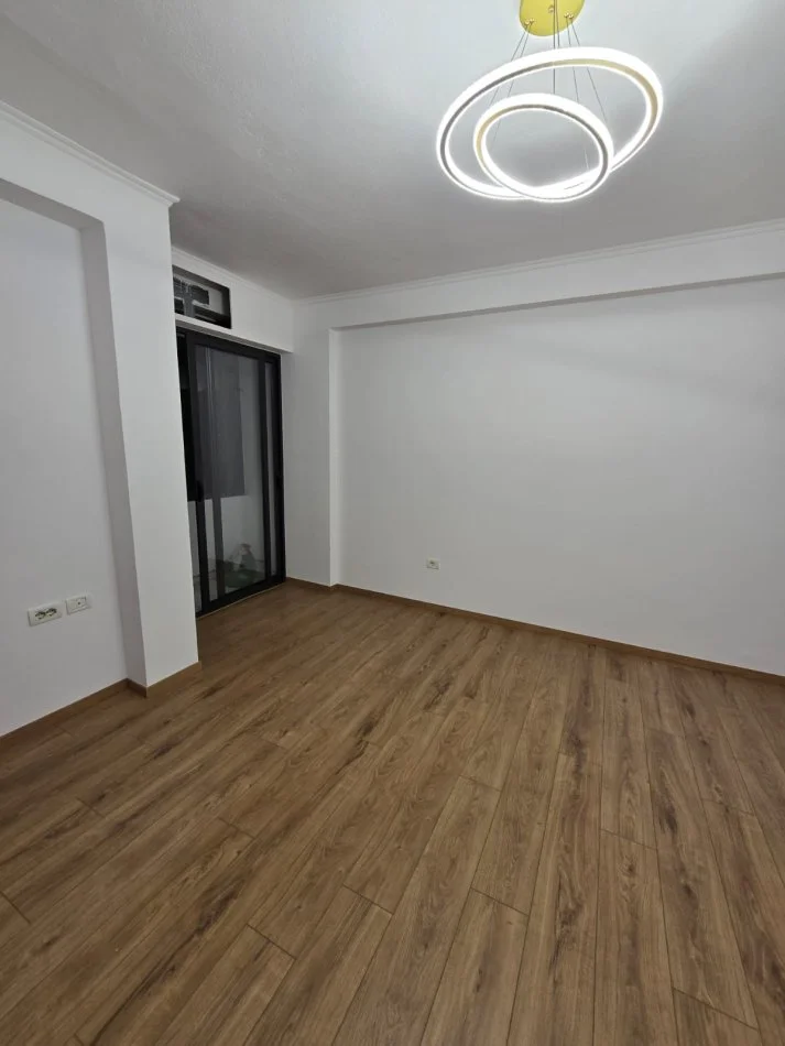 Tirane, shitet apartament 1+1 Kati 5, 55 m² 90.000 € (Rruga e Dibres)