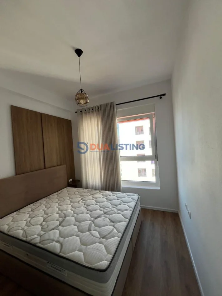 Tirane, jepet me qera apartament 1+1 , 450 € (Kompleksi Kadiu)
