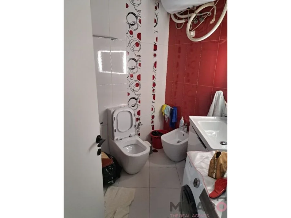 Shitet Apartament 2+1+2 me 1 Post Parkimi ne Don Bosko!