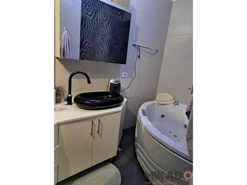 Shitet Apartament 2+1+2 me 1 Post Parkimi ne Don Bosko!