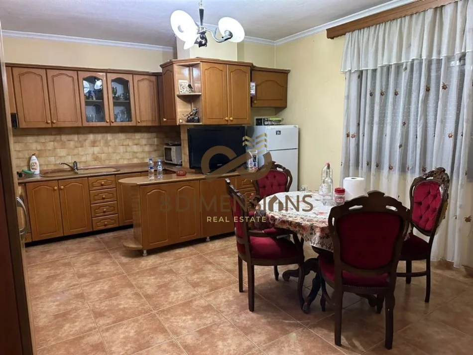 Tirane, shitet apartament 3+1+Ballkon Kati 2, 96 m² 350.000 € (bllok)
