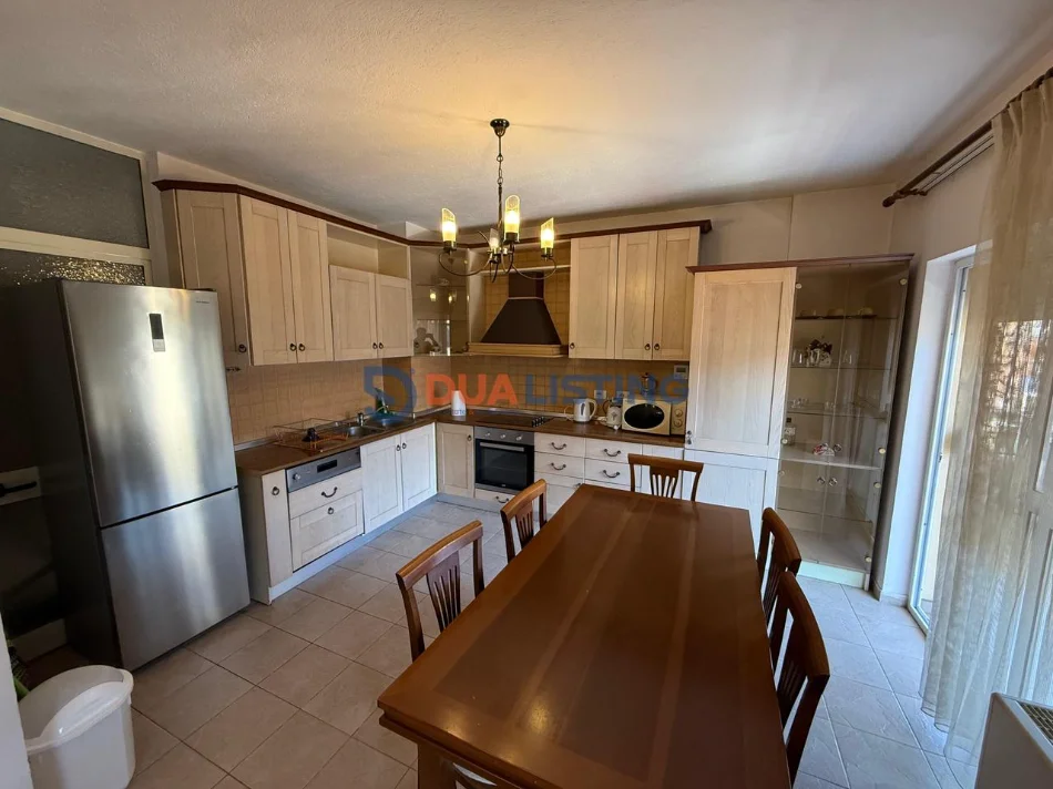 Tirane, jepet me qera apartament duplex 3+1+Ballkon Kati 3, 150 m² 1.250 € (Rruga e Elbasanit)