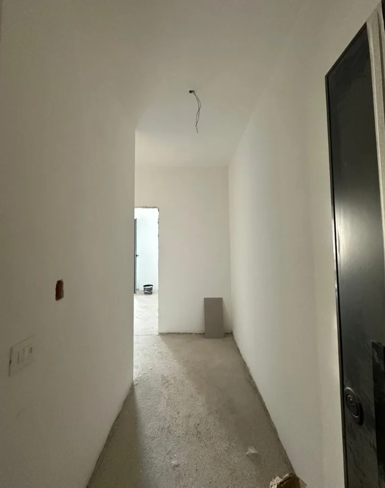 Tirane, shitet apartament 1+1+Ballkon Kati 3, 71 m² 180.000 € 