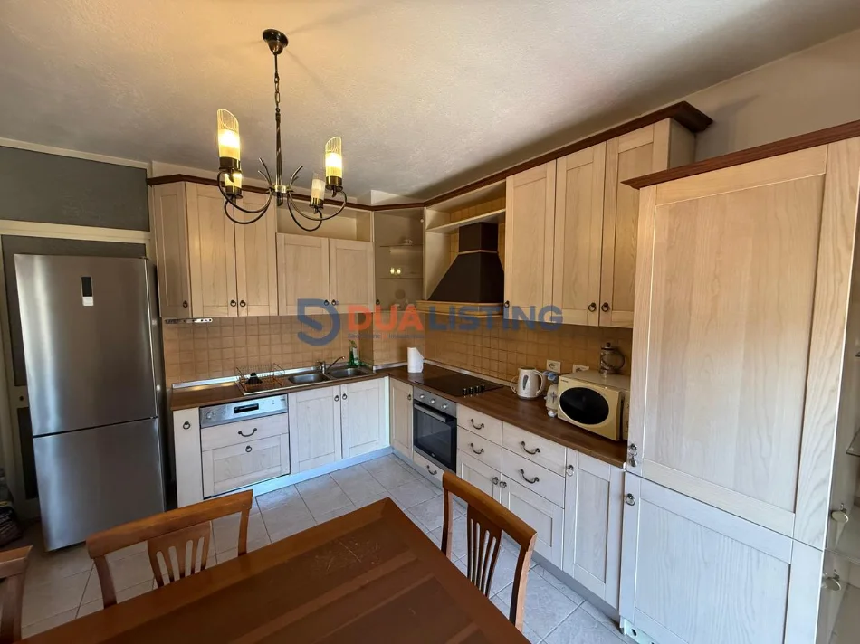 Tirane, jepet me qera apartament 3+1 , 150 m² 1.250 € (Rruga Elbasanit)