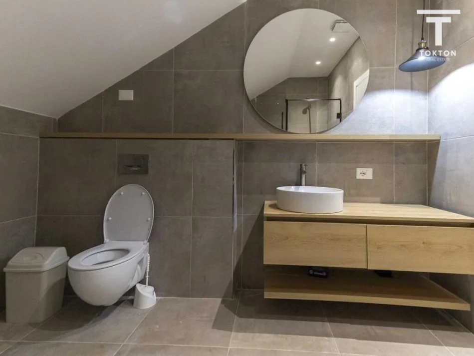 Tirane, shitet apartament 3+1 Kati 6, 197 m²