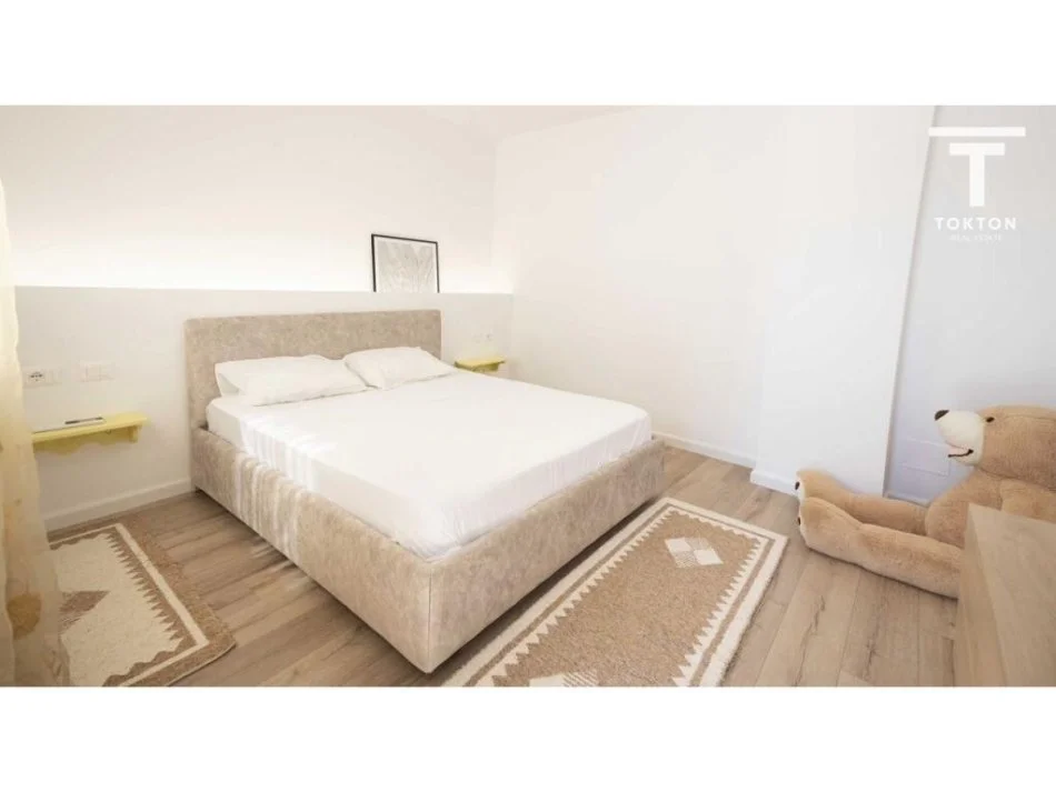 Tirane, shitet apartament 3+1 Kati 6, 197 m²