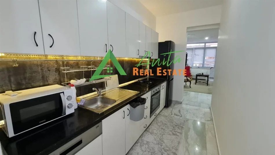 Tirane, jepet me qera apartament 1+1 Kati 2, 65 m² 600 € (Blloku)