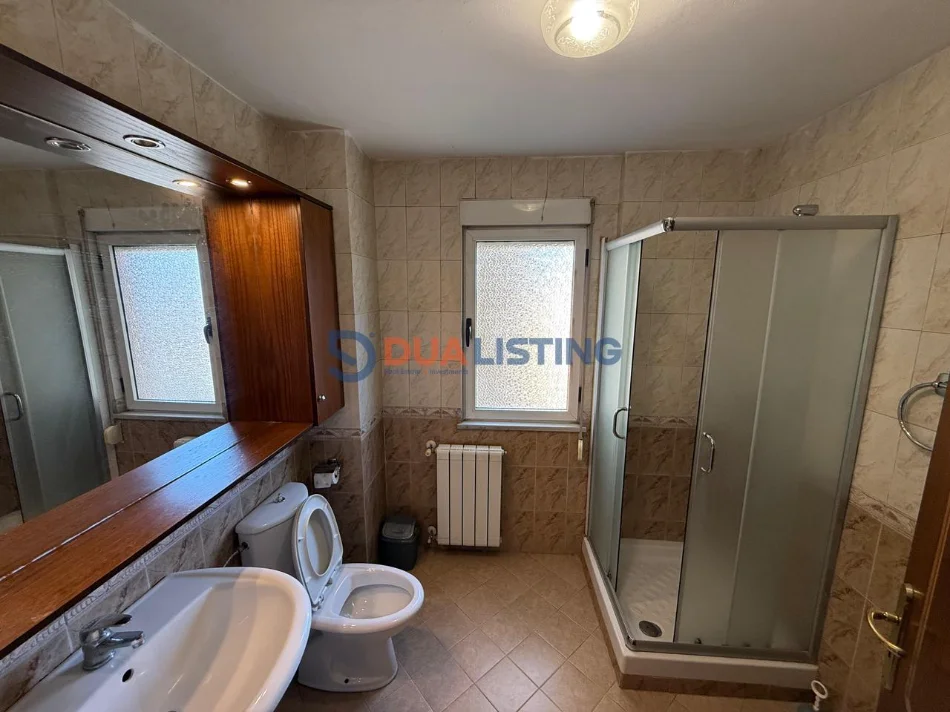 Tirane, jepet me qera apartament 3+1 , 150 m² 1.250 € (Rruga Elbasanit)