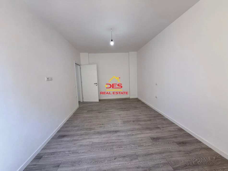 Vlore, shitet apartament 1+1+Ballkon Kati 6, 74 m² 165.000 € (Rruga Çamëria)