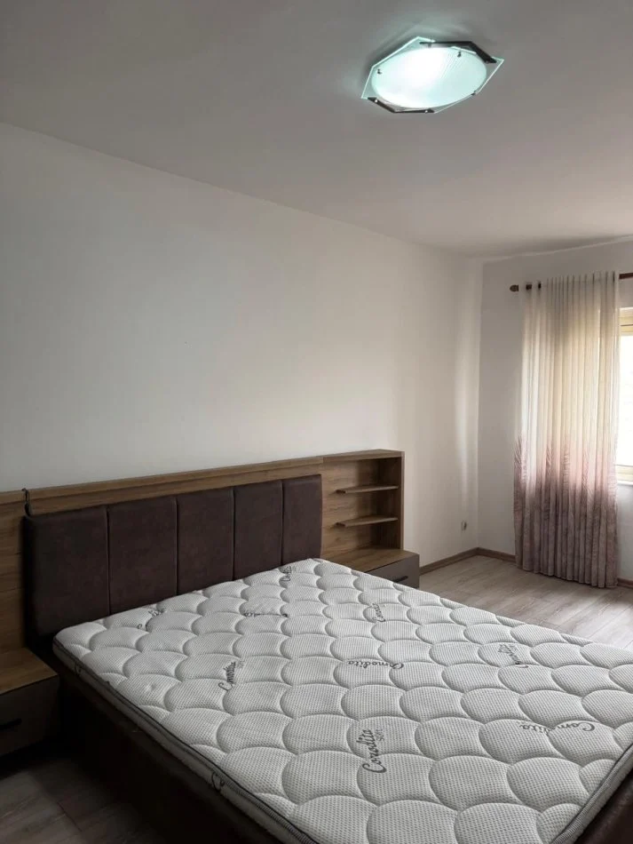 Tirane, jepet me qera apartament 2+1 Kati 4, 100 m² 390 € (Brryli)