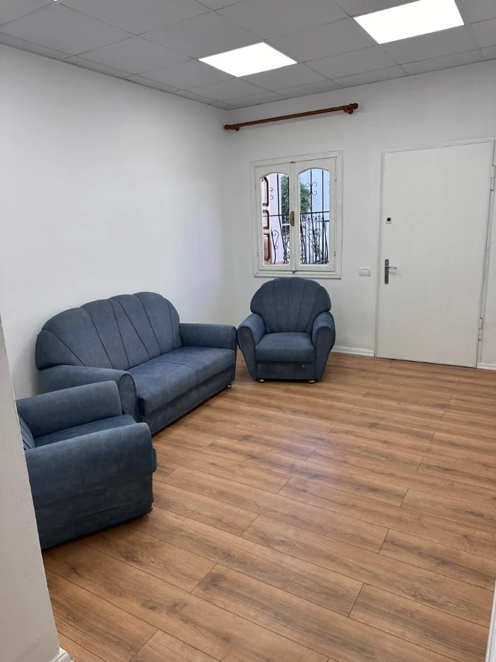 Tirane, jepet me qera aktivitet biznesi , 300 m² 1.200 € (Xhamllik)