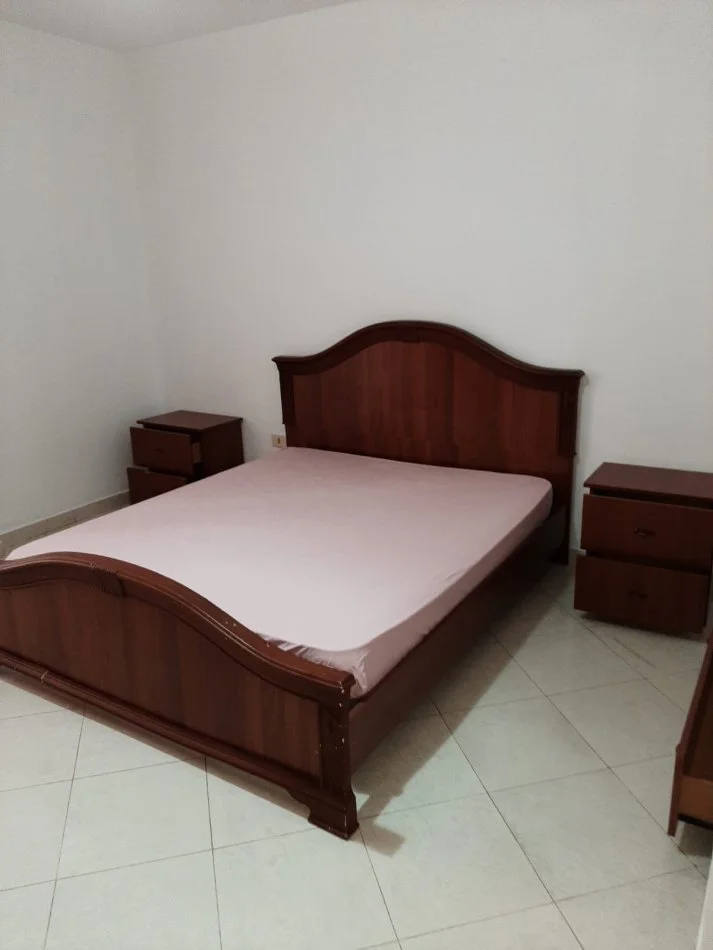 Tirane, jepet me qera apartament 1+1+Ballkon Kati 7, 80 m² 500 € (Rruga e elbasanit)