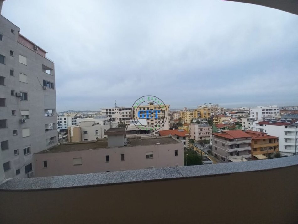 Durres, jepet me qera apartament 1+1+Ballkon Kati 6, 70 m² 300 € (Plazh, Durrës)