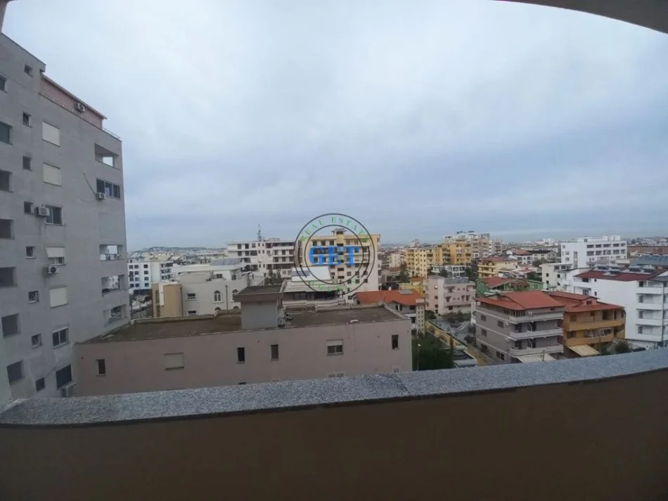 Durres, jepet me qera apartament 1+1+Ballkon Kati 6, 70 m² 300 € (Plazh, Durrës)