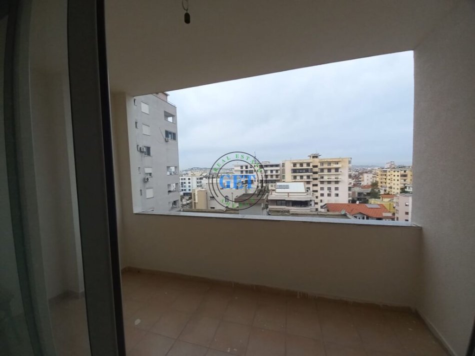Durres, jepet me qera apartament 1+1+Ballkon Kati 6, 70 m² 300 € (Plazh, Durrës)