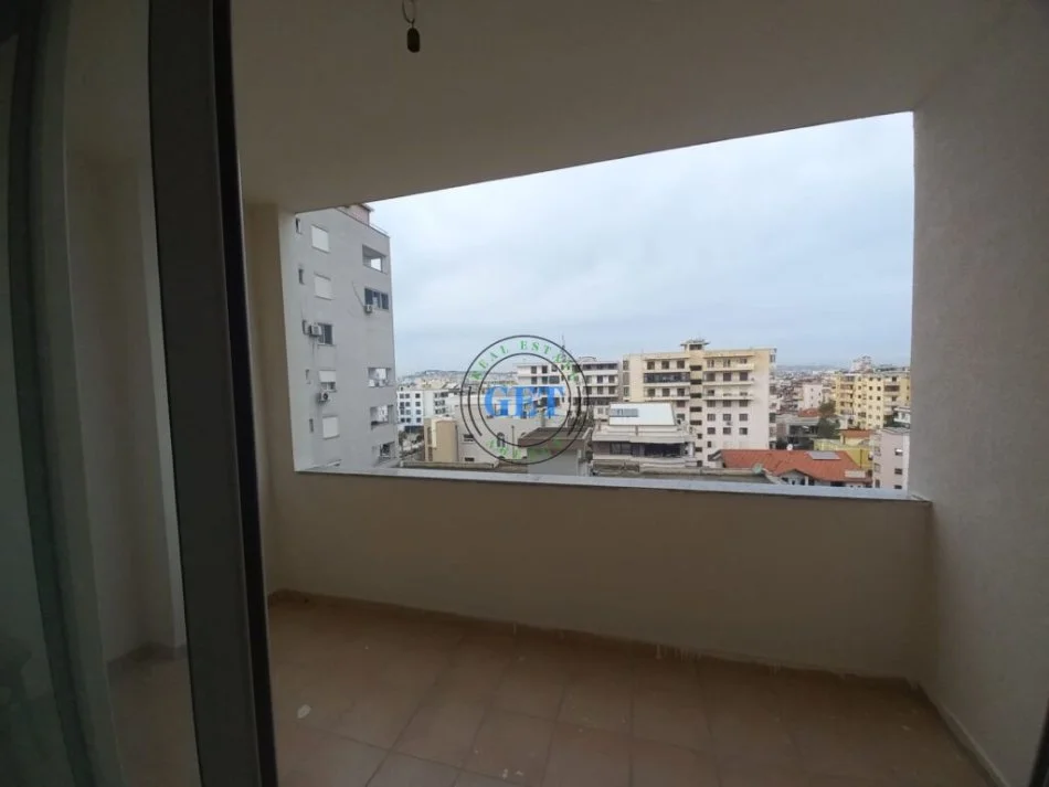 Durres, jepet me qera apartament 1+1+Ballkon Kati 6, 70 m² 300 € (Plazh, Durrës)