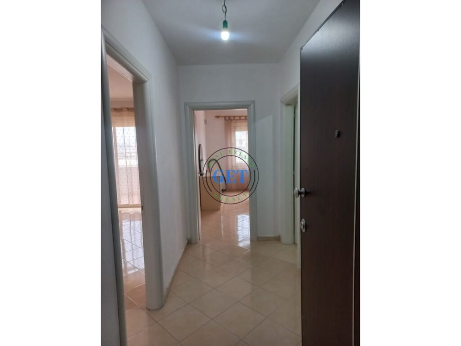 Durres, jepet me qera apartament 1+1+Ballkon Kati 6, 70 m² 300 € (Plazh, Durrës)