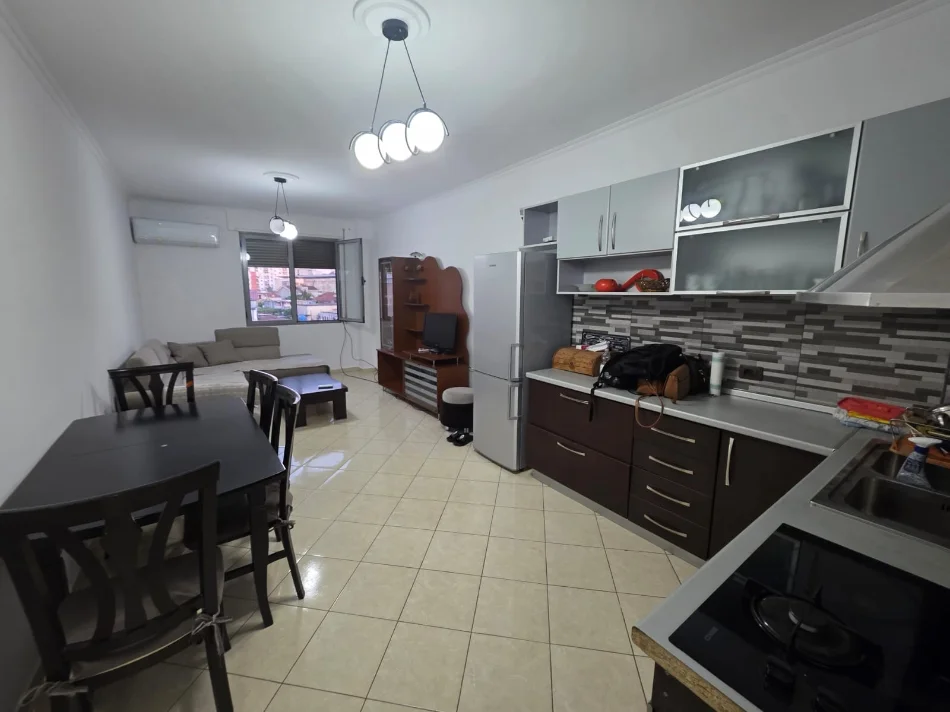 Tirane, jepet me qera apartament 2+1 Kati 2, 90 m² 600 € (Don Bosko prane Vizion Plus)