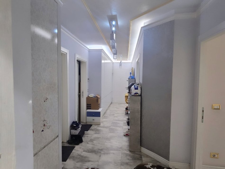 Tirane, shitet apartament 3+1 , 145 m² 299.000 € (Selvia)